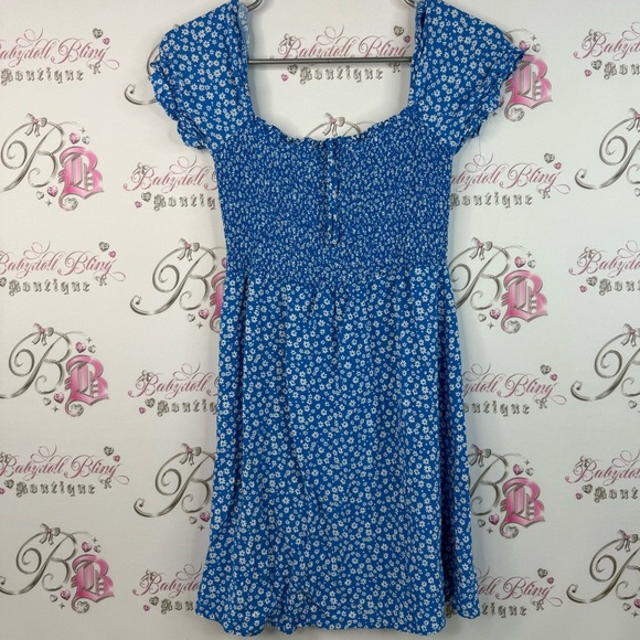 Fb Sister Dresses & Skirts - FB sister dress smocked flowers floral Charming Blue Floral flowy Dress